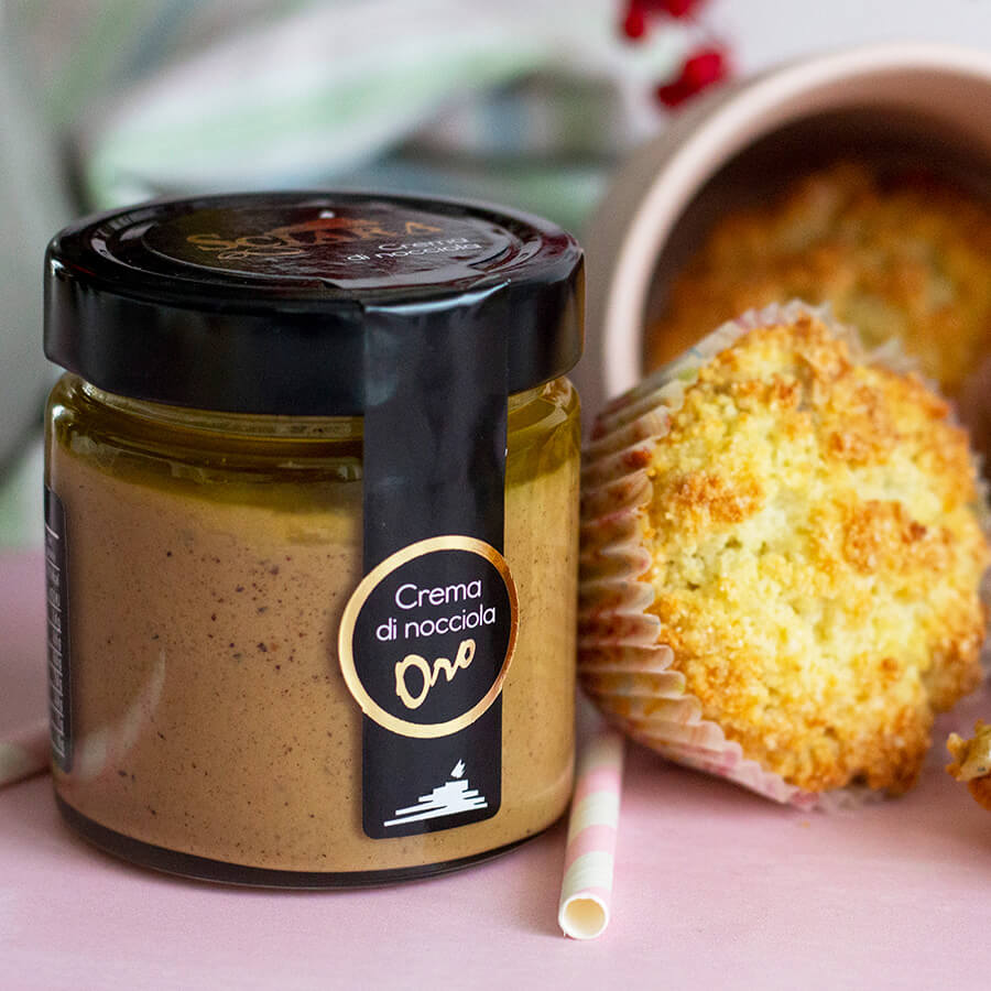 Muffin con la Crema di Nocciola senza latte "Oro" di Sciara Bronte