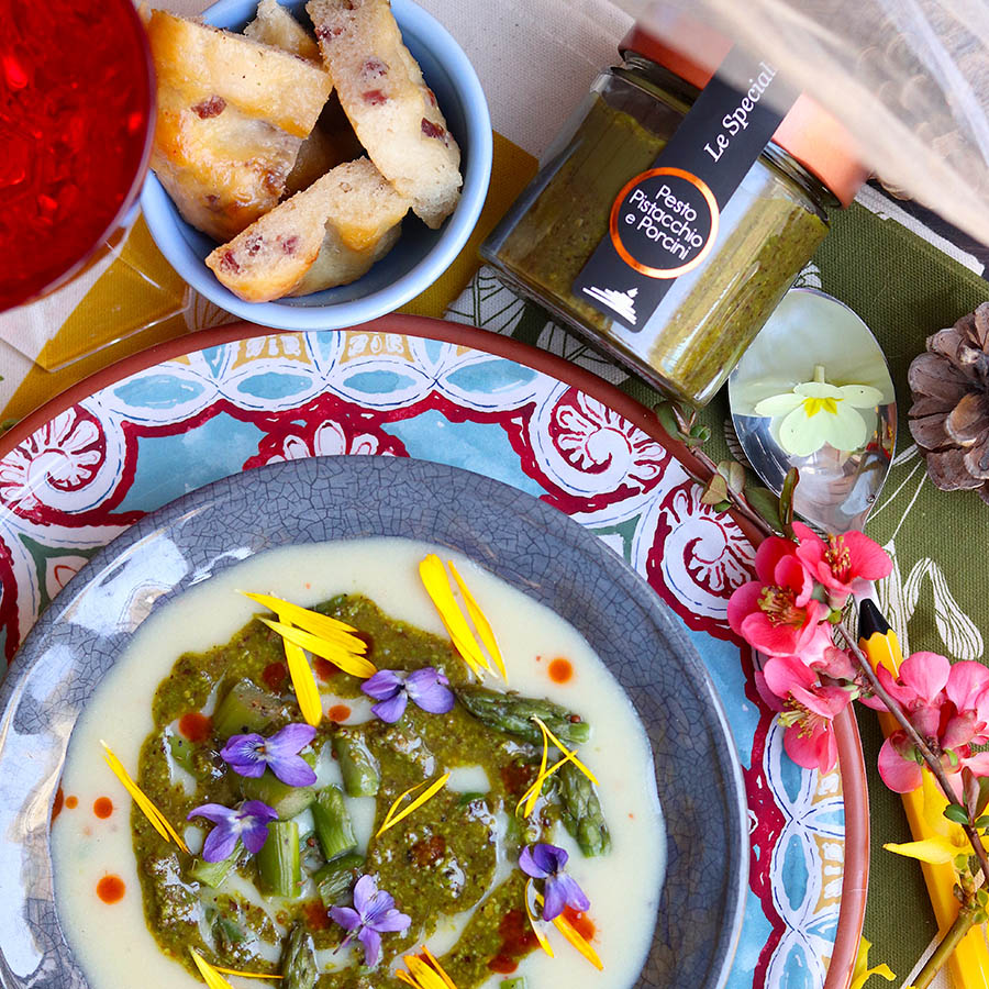 vellutata con pesto di pistacchio e porcini